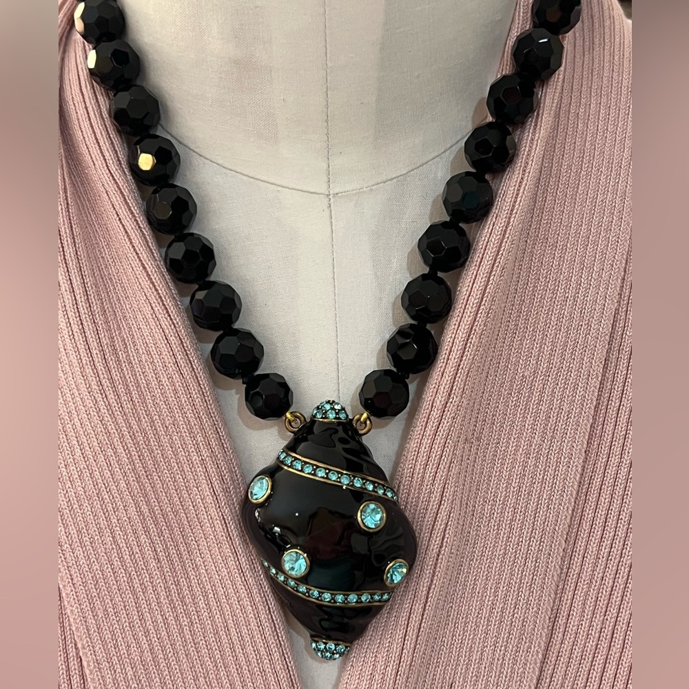 Heidi Daus 🆕🐚 “Fashion Conchous” black enamel & Swarovski crystals necklace